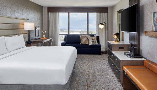 Deluxe Room, 1 King Bed (Mobility Accessible, Tub)