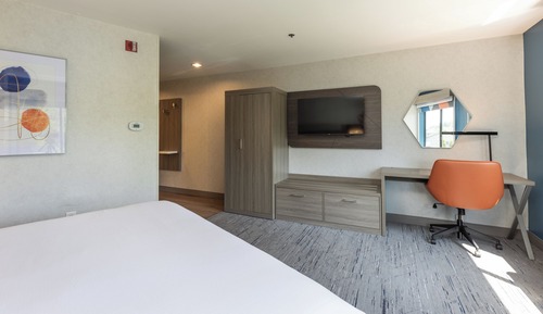 Standard Room, 1 King Bed (Extra Floor Space)