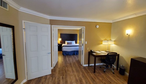 Executive Suite, 1 King Bed, Non Smoking