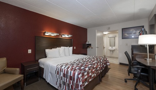 Standard Room, 1 King Bed, Accessible (Smoke Free)
