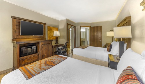 Standard Room, 2 Double Beds, Accessible, Bathtub