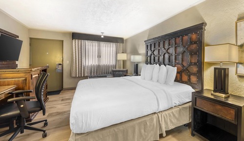 Standard Room, 1 King Bed, Accessible, Non Smoking