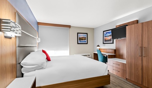 Deluxe Suite, 1 King Bed (Two Rooms)