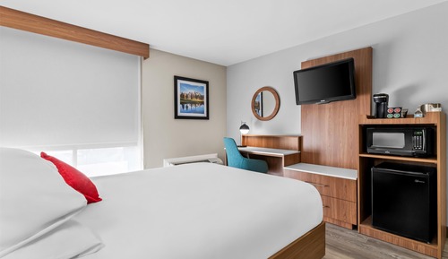 Deluxe Room, 1 Queen Bed, Mobility Accessible