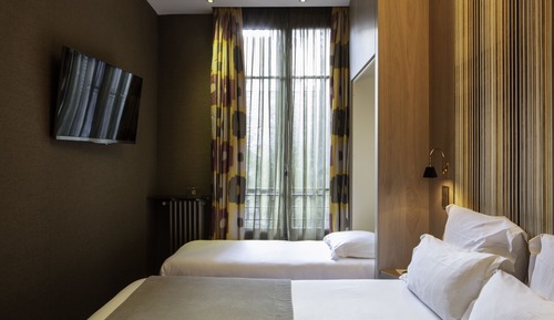 Classic Triple Room, includes soft minibar, Chromecast, snacks, digital press