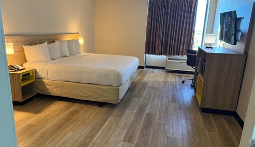 Deluxe Room, 1 King Bed, Non Smoking