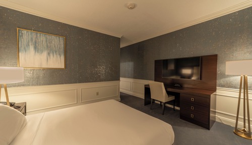 Luxury Room, 1 Queen Bed, Accessible