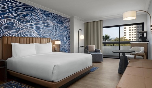 Room, 1 King Bed, Pool View (Juliet Balcony)