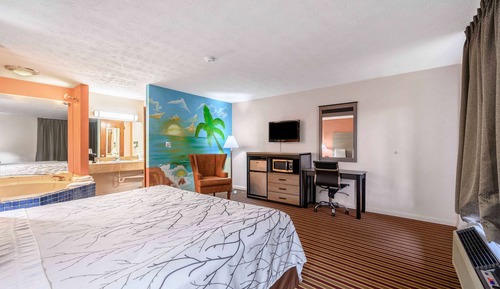Suite, 1 King Bed, Smoking