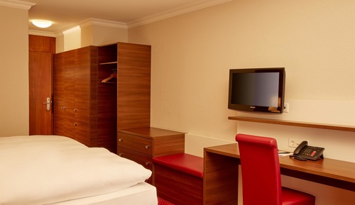 Deluxe Double Room, Non Smoking, Mountain View (Single Use)