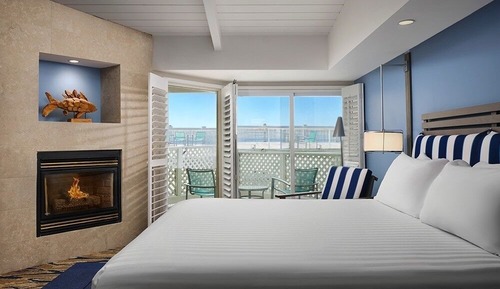 Deluxe Partial Bay View 1 King Pet Friendly