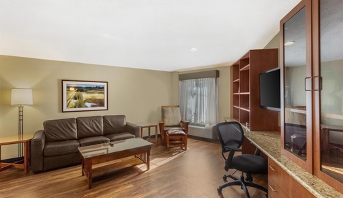 Suite, 1 King Bed, Non Smoking, Jetted Tub (with Sofabed)