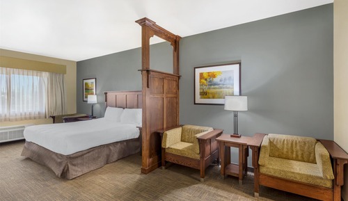 Suite, 1 King Bed, Non Smoking, Balcony