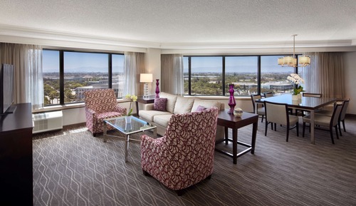 Suite, 1 King Bed (One Bedroom)