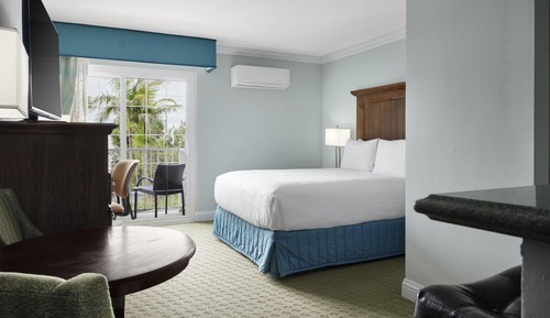 Standard Room, 1 Queen Bed, Non Smoking, Kitchenette (1st Floor)