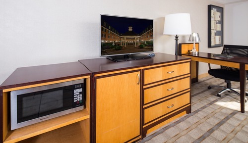 Deluxe Room, 1 King Bed, Accessible (Mobility & Hearing, Roll-in Shower)