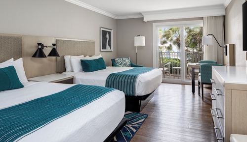 Room, 2 Queen Beds, Pool View
