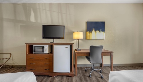 Standard Room, 2 Queen Beds, Non Smoking, Refrigerator & Microwave (Pet Friendly)