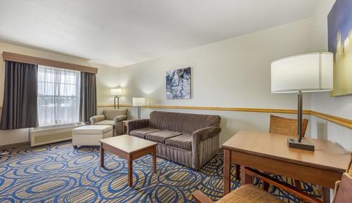 Suite, 1 King Bed, Non Smoking, Jetted Tub (with Sofabed)