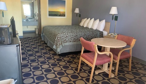 Standard Room, 1 King Bed