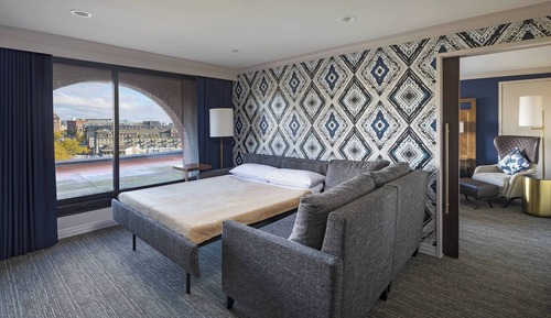 Suite, 1 King Bed with Sofa bed (Mobility/Hearing Access, Roll-in Shwr)