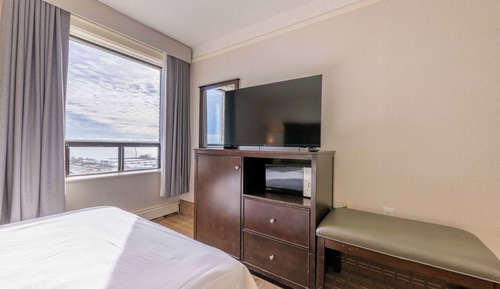 Single Room, 1 Queen Bed, Lake View