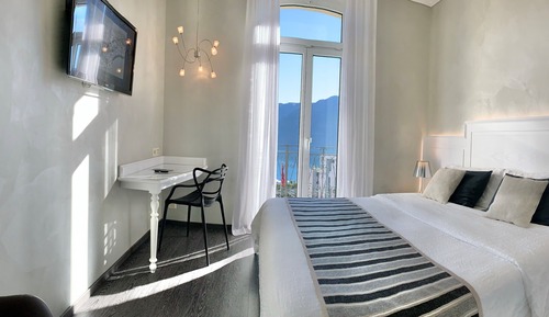 Superior Double Room, Balcony with Lake- or Parkview
