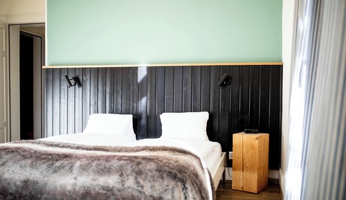 Double Room (XL)