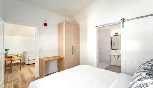 One Bedroom Queen Cottage (ADA Accessible)