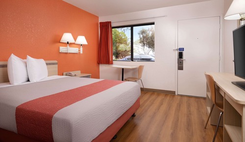 Standard Room, 1 Queen Bed, Non Smoking