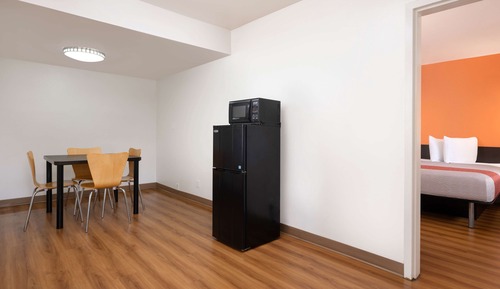 Deluxe Room, 1 Queen Bed, Accessible, Non Smoking