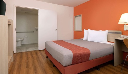 Standard Room, 1 Queen Bed, Accessible, Non Smoking