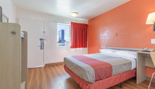 Standard Room, 1 Queen Bed, Non Smoking