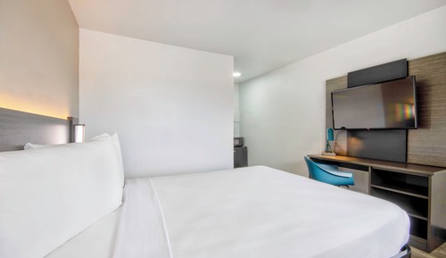 Standard Room, 1 Queen Bed, Non Smoking