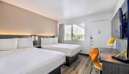 Deluxe Room, 2 Double Beds, Non Smoking, Refrigerator