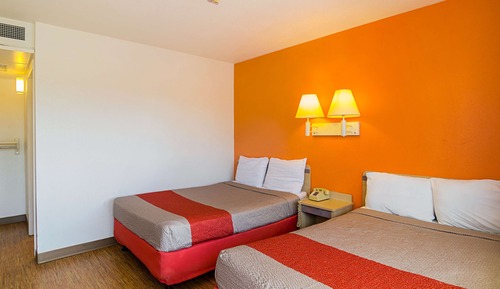 Standard Room, 2 Double Beds, Roll-in Shower, Non Smoking