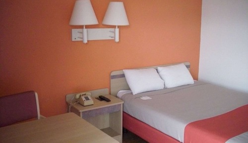 Deluxe Room, 1 Queen Bed, Roll-in Shower, Non Smoking