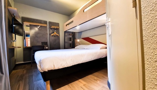 Triple Room, Multiple Beds