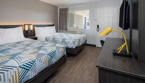 Deluxe Room, 2 Queen Beds, Non Smoking