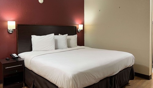 Standard Room, 1 King Bed, Accessible, Non Smoking