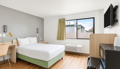 Deluxe Room, 1 Double Bed, Roll-in Shower, Non Smoking