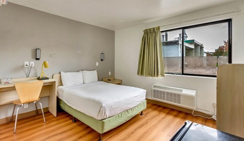 Deluxe Room, 1 Double Bed, Accessible Bathtub, Non Smoking