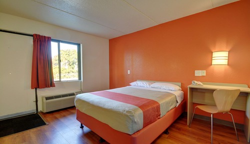 Standard Room, 1 Queen Bed, Accessible, Non Smoking