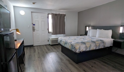 Standard Room, 1 Queen Bed, Non Smoking