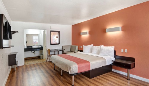 Standard Room, 1 King Bed, Smoking