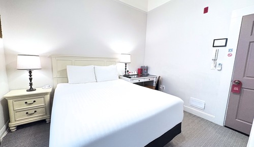 Standard Room, 1 Queen Bed