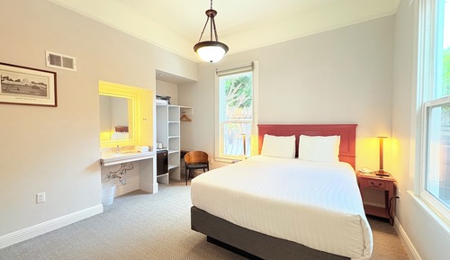 Deluxe Room, 1 Queen Bed