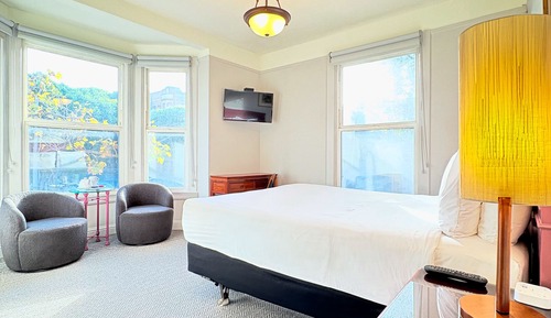 Deluxe Room, 1 Queen Bed (with Bay Window)