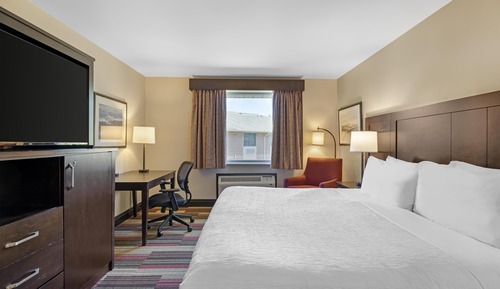Standard Room, 1 King Bed, Refrigerator & Microwave, Ground Floor