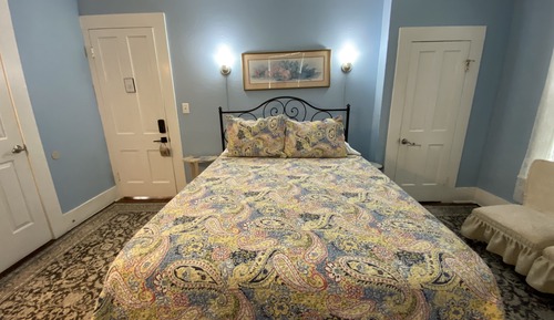 Room, 1 Queen Bed, Private Bathroom (Mary Grey)